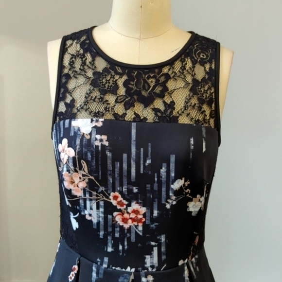 White House Black Market Floral Lace Sleeveless Cocktail Dress. Size 8 - Picture 5 of 13